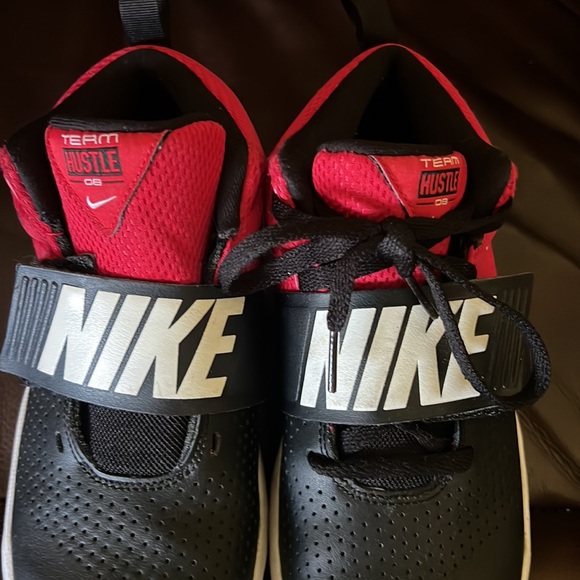 👟👟Nike size 5.5 boys red and black and white one doesn’t have straps - Picture 2 of 10